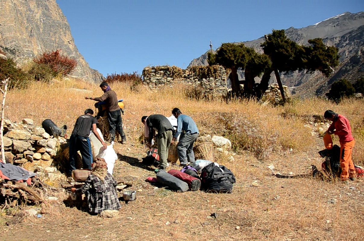 18 Packing Up Jhunam Camp On The Trek To Phu 